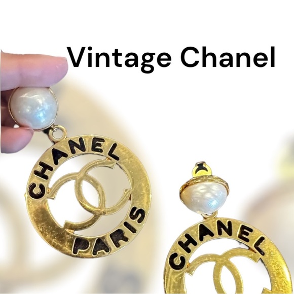 Chanel Vintage Gold Tone Dangle Hoop clip Earrings Artificial Pearl round 1980’s - Picture 1 of 10